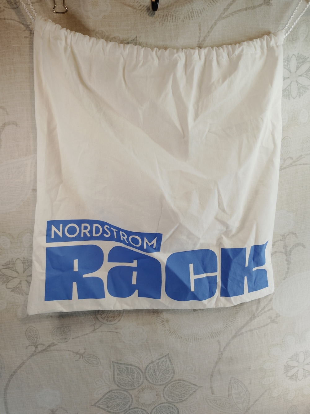 Nordstrom Rack White Drawstring Travel Dust Bag